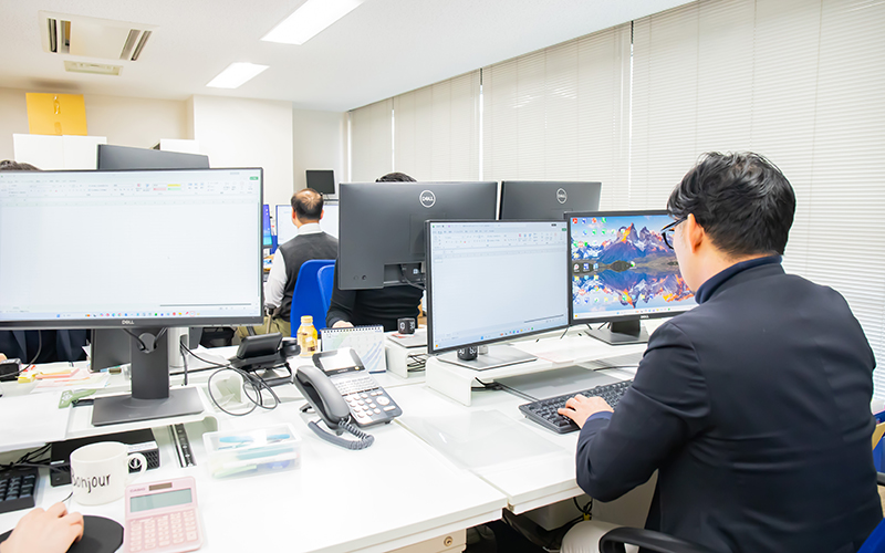 ルチェーレ税理士事務所では、ともに働く仲間を募集しています。01